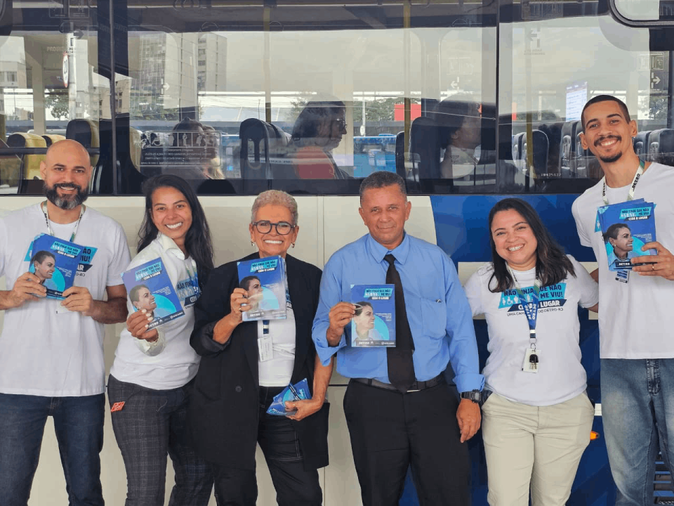 Detro/RJ promove conscientização sobre respeito aos assentos preferenciais durante ação em Niterói e no Terminal Margaridas