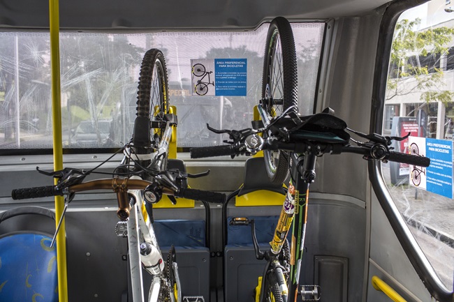 Comissão da Câmara aprova projeto que permite suporte para bicicletas em ônibus