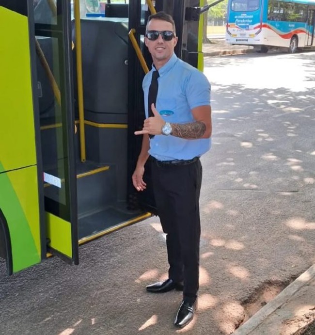 Motorista dançarino espalha alegria e conquista colegas e passageiros em Niterói
